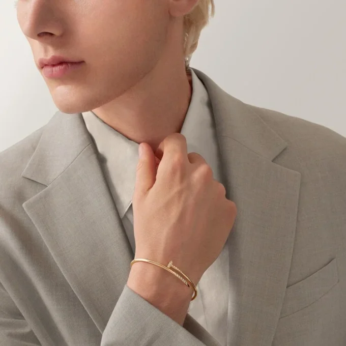 Pulsera Juste Un Clou, modelo pequeño, diamantes engastados al revés