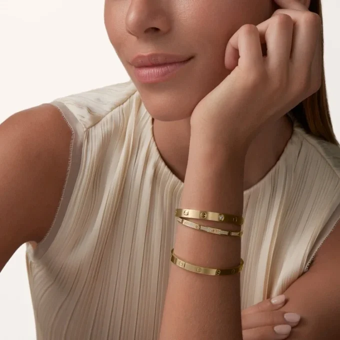 Pulsera Love, modelo clásico, cepillada, 4 diamantes