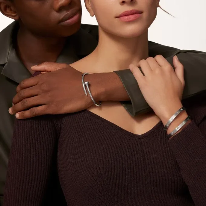 Pulsera Love, modelo clásico, cepillada, 4 diamantes