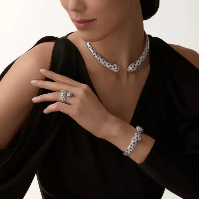 Collar Torque Panthere De Cartier, articulado, con pavé